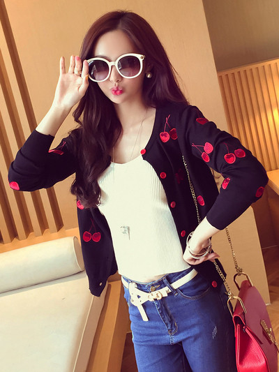 Γυναικεία καθημερινή ζακέτα σε λευκό και μαύρο με κεντήματα