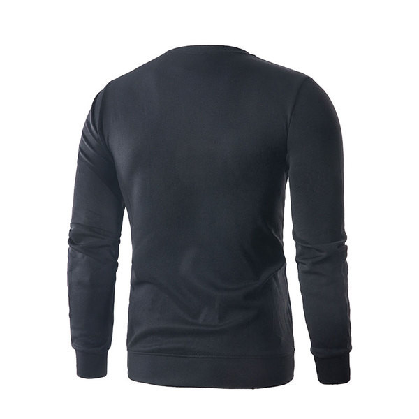 Pulover casual barbatesc cu aplicatie colorata si guler in forma de O