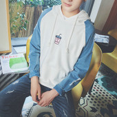 Hanorac modern pentru bărbați în alb și negru, cu mâneci din denim și broderie