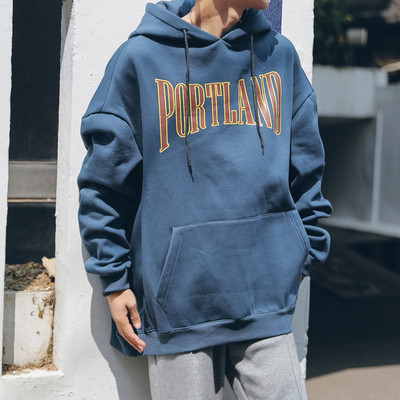 Мъжки суичър с надпис и качулка в четири цвята - широк модел