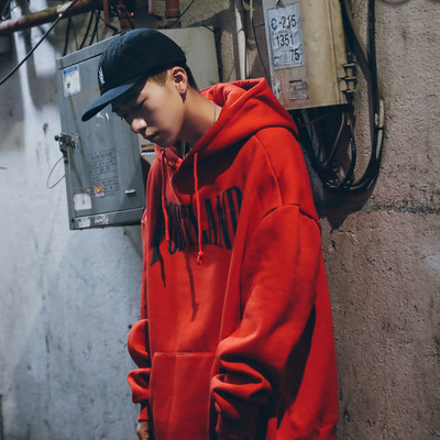 Мъжки суичър с надпис и качулка в четири цвята - широк модел