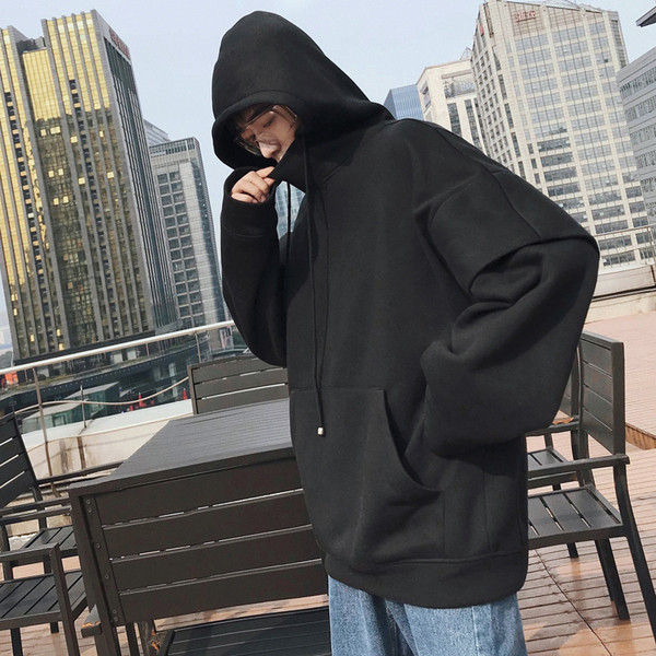 Hanorac pentru bărbați cu aplicație în bej și negru