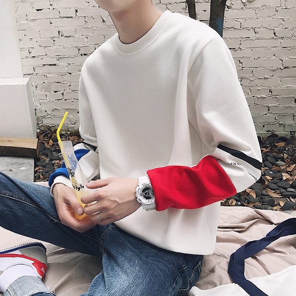 Férfi pulóver színes elemekkel és O-alakú gallérral fehér és fekete színben