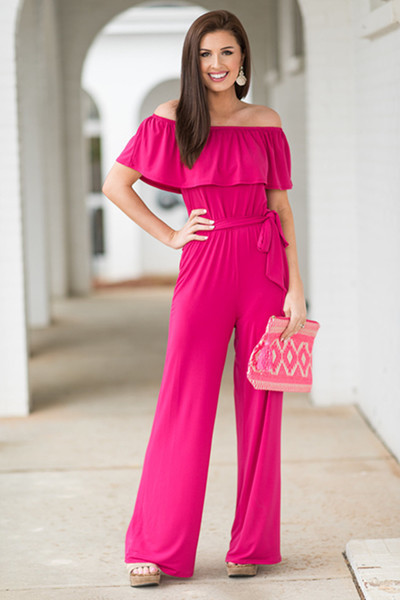 Κομψή γυναικεία ολόσωμη φόρμα σε μαύρο χρώμα