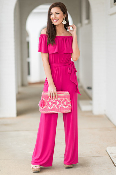 Κομψή γυναικεία ολόσωμη φόρμα σε μαύρο χρώμα