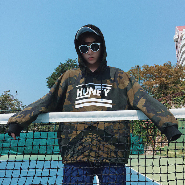 Hanorac bărbătesc camuflaj cu inscripție și buzunar alb