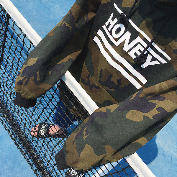 Hanorac bărbătesc camuflaj cu inscripție și buzunar alb