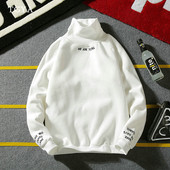 Pulover pentru bărbați cu guler înalt și inscripții în mai multe culori