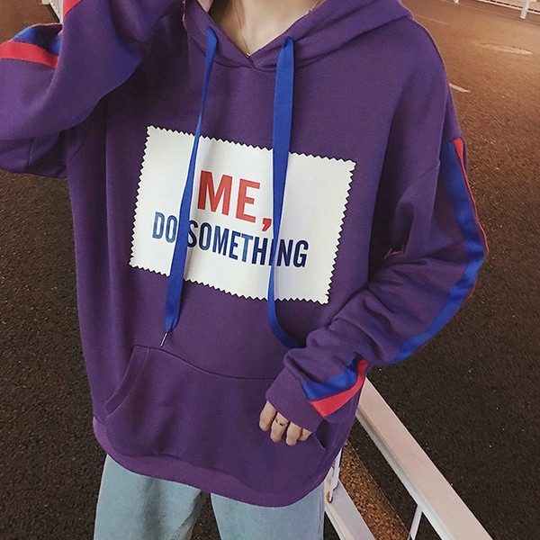 Férfi pulóver színes szegéllyel és nyomattal, két színben