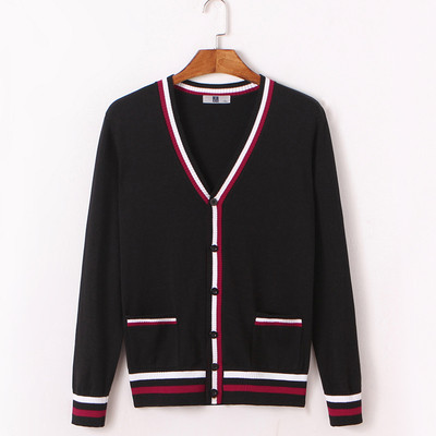 Ανδρική καθημερινή ζακέτα με V-ντεκολτέ, διακοσμητικές τσέπες και έγχρωμες λωρίδες