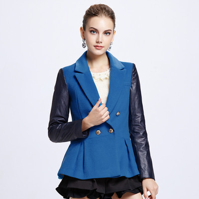 Γυναικείο κομψό μπουφάν  σε μπλε  χρώμα με μανίκια από οικολογικό δέρμα