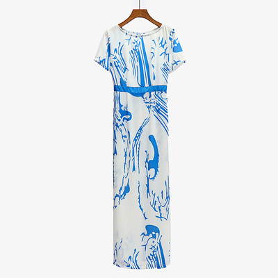 Γυναικείο φόρεμα σε διάφορα σχέδια