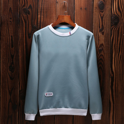 Bluza barbateasca cu maneca lunga cu aplicatie in diferite modele