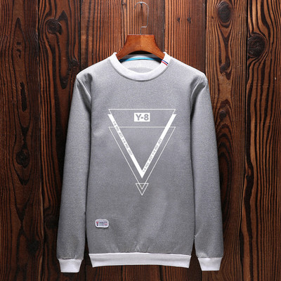 Bluza barbateasca cu maneca lunga cu aplicatie in diferite modele