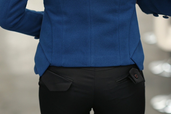 Geaca de dama eleganta cu nasturi decor in doua culori