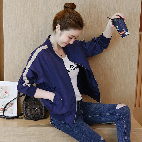 Модерно дамско яке с кант и бродерия в три цвята