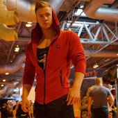 Hanorac sport pentru bărbați cu fermoar și aplicație în negru și roșu