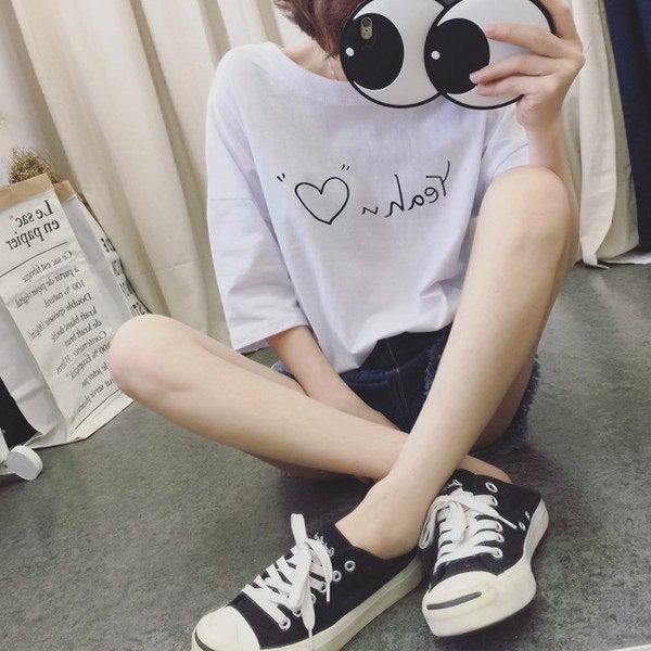 Γυναικείο αθλητικό μπλουζάκι με επιγραφές σε διάφορα χρώματα