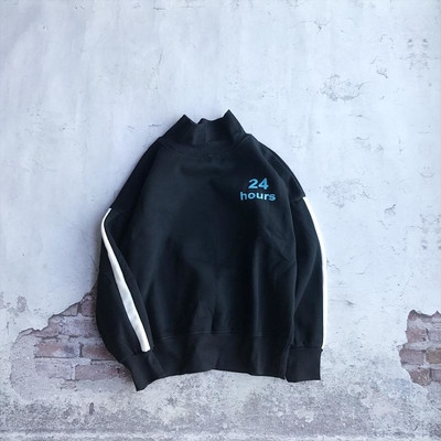 Мъжки спортен пуловер с висока яка и надписи