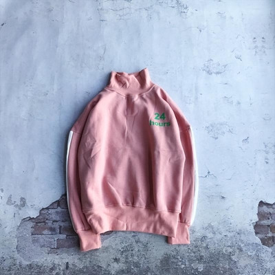 Мъжки спортен пуловер с висока яка и надписи