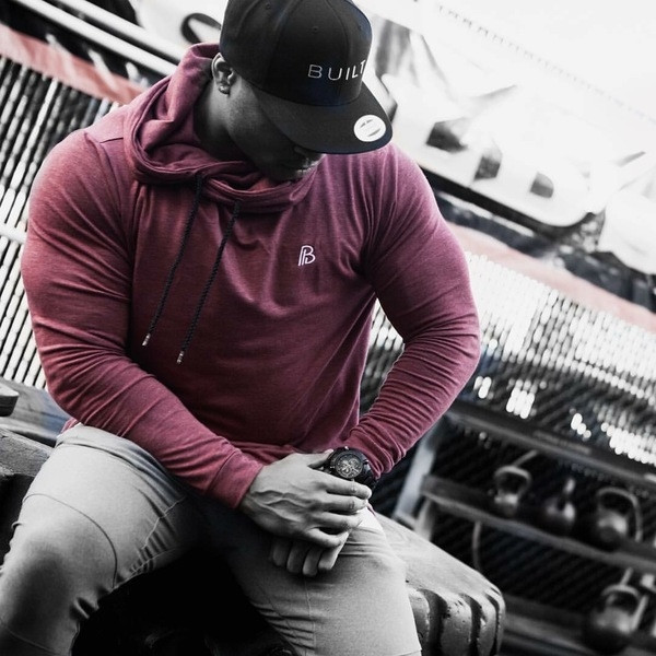 Piros színű férfi pulóver kapucnival - két modell