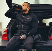 Hanorac pentru bărbați modern de culoare neagră - model Slim