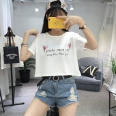 Μοντέρνα γυναικεία μπλούζα με πολλές έγχρωμες εφαρμογές