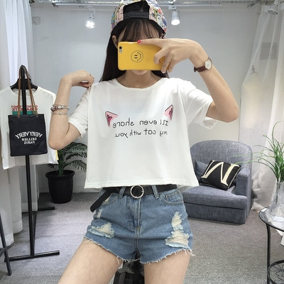 Μοντέρνα γυναικεία μπλούζα με πολλές έγχρωμες εφαρμογές