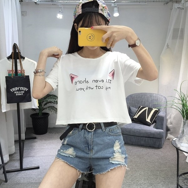 Μοντέρνα γυναικεία μπλούζα με πολλές έγχρωμες εφαρμογές