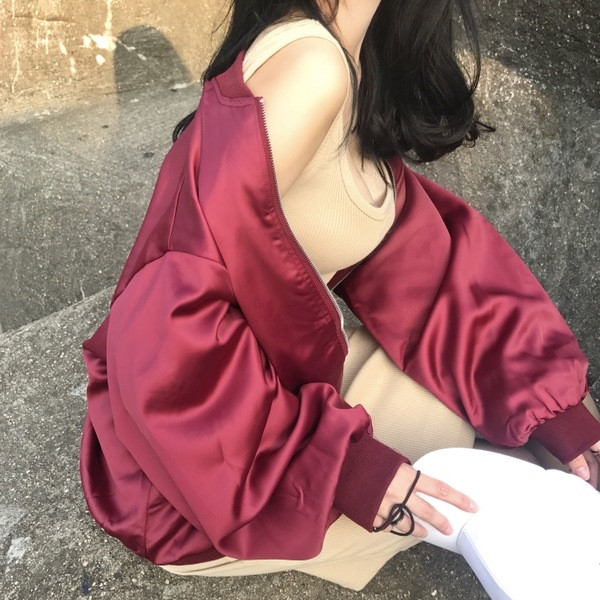 Ежедневно дамско яке с бродерия на гърба в черен и червен цвят