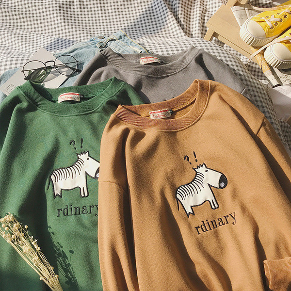 Pulover sport barbatesc cu broderie in mai multe culori