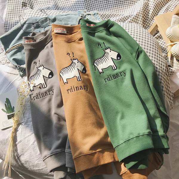 Pulover sport barbatesc cu broderie in mai multe culori