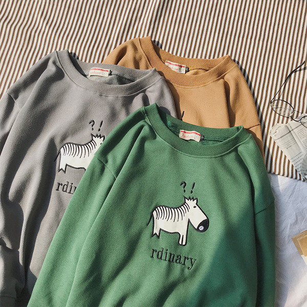 Pulover sport barbatesc cu broderie in mai multe culori