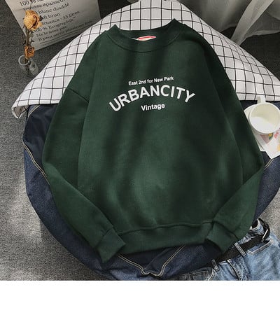 Мъжки спортен пуловер с надписи и О-образна яка