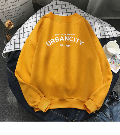 Мъжки спортен пуловер с надписи и О-образна яка