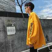 Széles férfi pulóver modell három színben, felirattal és szakadt motívumokkal