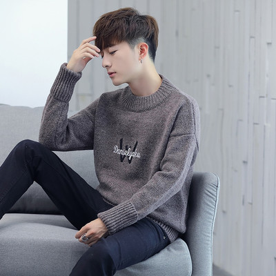 Pulover gros barbatesc cu guler inalt si broderie