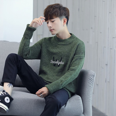 Pulover gros barbatesc cu guler inalt si broderie