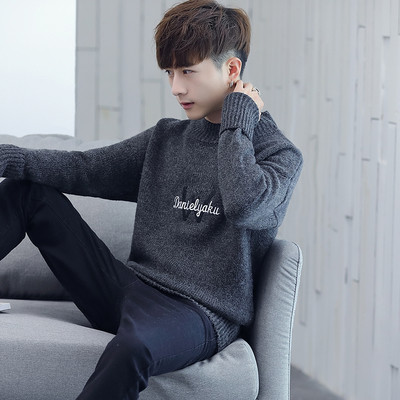 Pulover gros barbatesc cu guler inalt si broderie