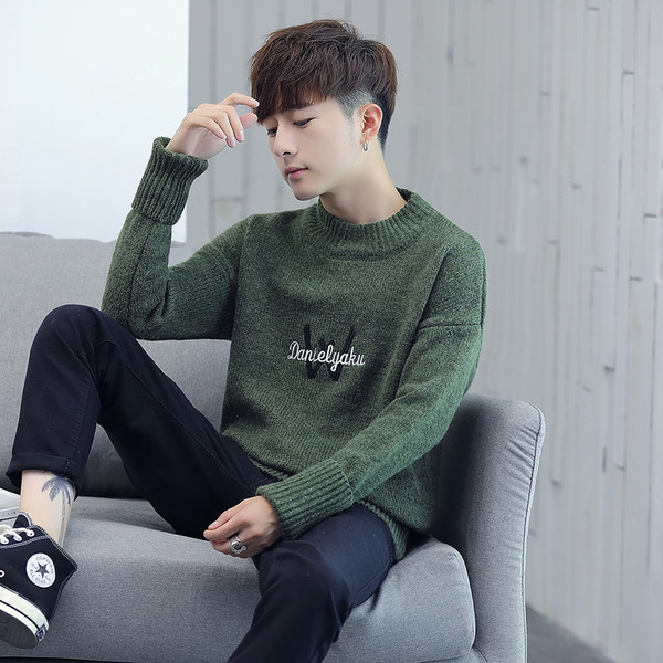 Pulover gros barbatesc cu guler inalt si broderie