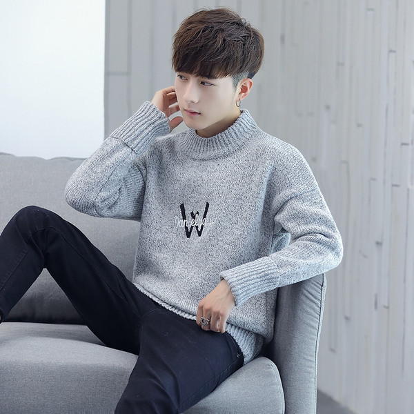 Pulover gros barbatesc cu guler inalt si broderie