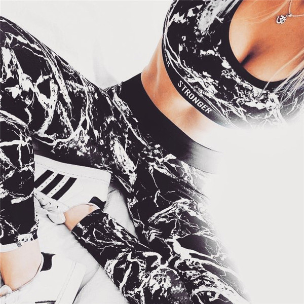 Дамски спортен клин в бял и черен цвят