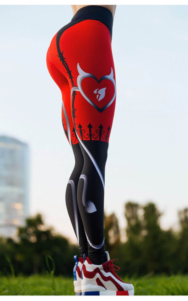 Női sport leggings piros színben motívumokkal