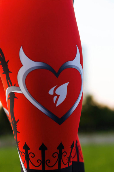 Jambiere sport de damă în roșu cu motive