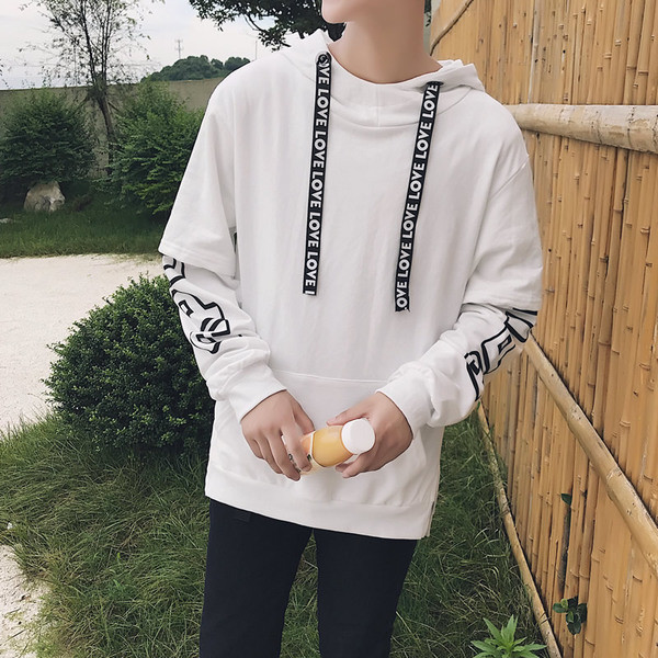 Hanorac de zi cu zi pentru bărbați cu aplicație de culoare și inscripții în alb și negru