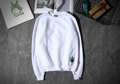 Pulover sport barbatesc cu broderie si guler in forma de O in 3 culori