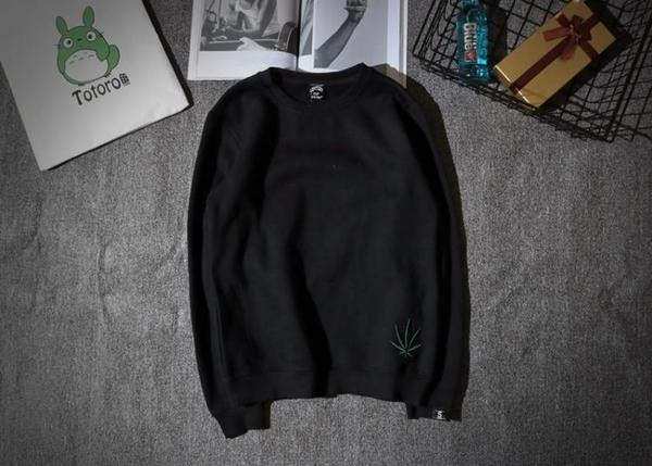 Pulover sport barbatesc cu broderie si guler in forma de O in 3 culori