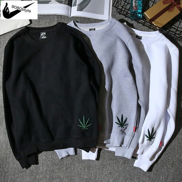 Pulover sport barbatesc cu broderie si guler in forma de O in 3 culori