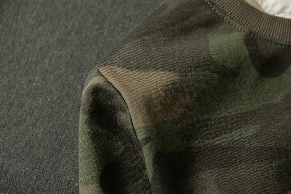 Pulover sport de camuflaj pentru barbati in mai multe culori