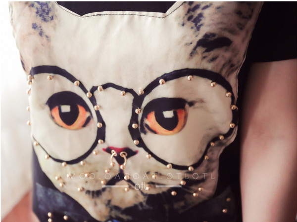 Ежедневна дамска рокля с интересна  цветна апликация в черен цвят 